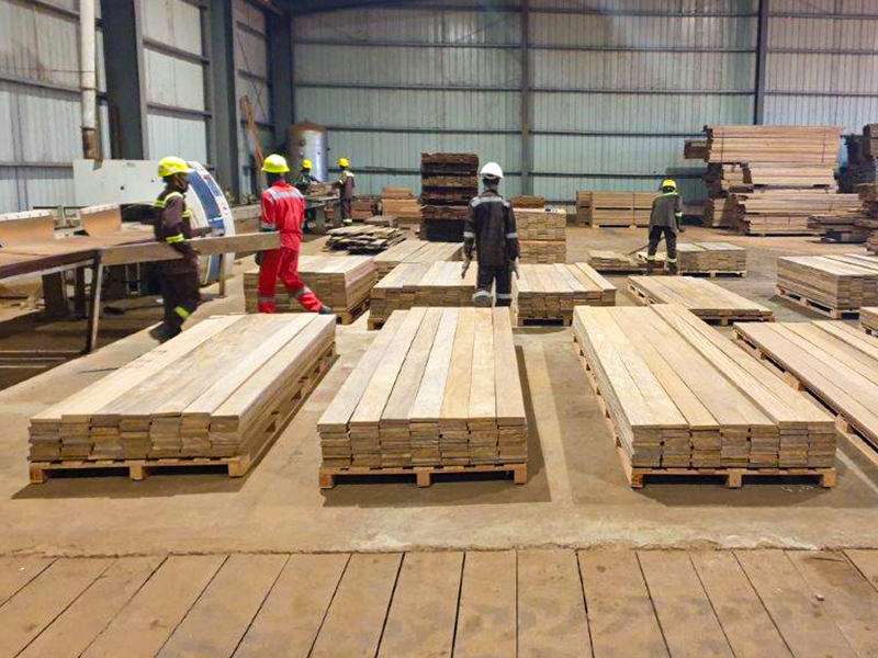 Sechoir terrasse INTERHOLCO production lames de decking